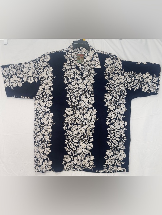 Pineapple Connection Other - Classic Black Floral Hawaiian Button-Down Shirt